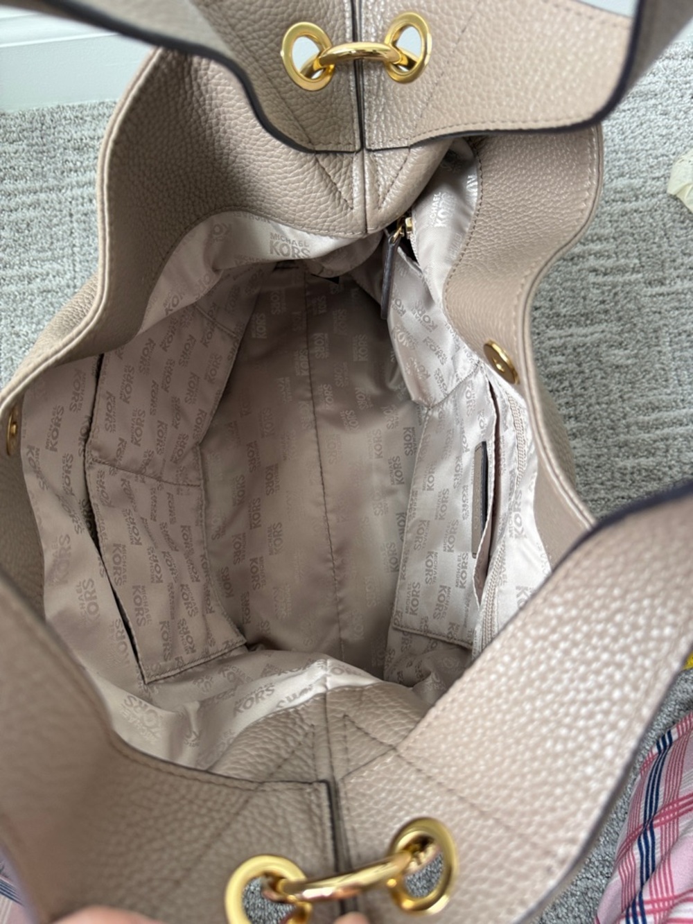 Michael Kors Jamesport Leather Shoulder Bag - Picture 6 of 9